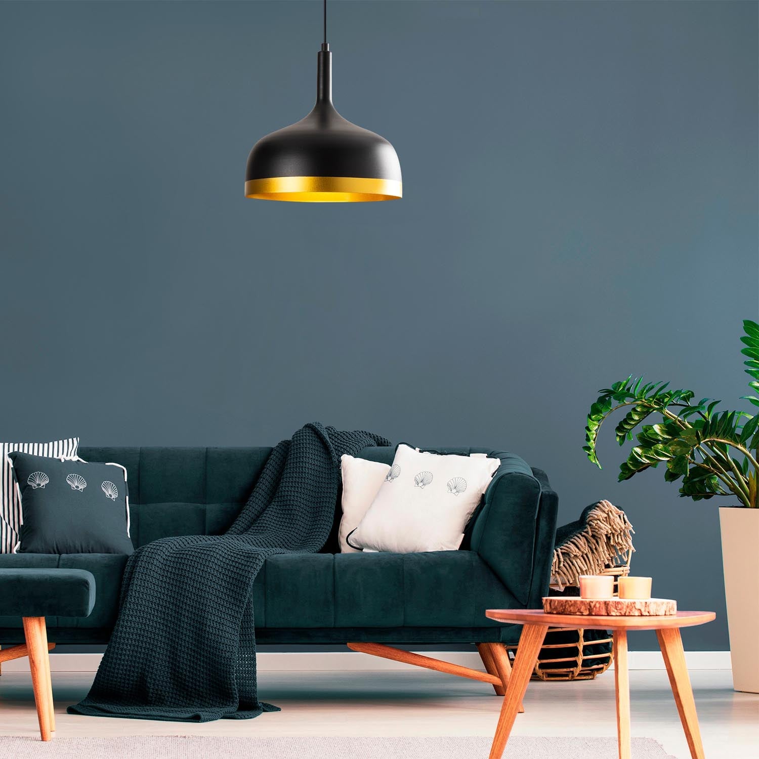 Entdecken Sie die Sivani Pendelleuchte in Schwarz Gold von Opviq – ein elegantes Highlight für Ihr Zuhause, das Stil und Glamour vereint.