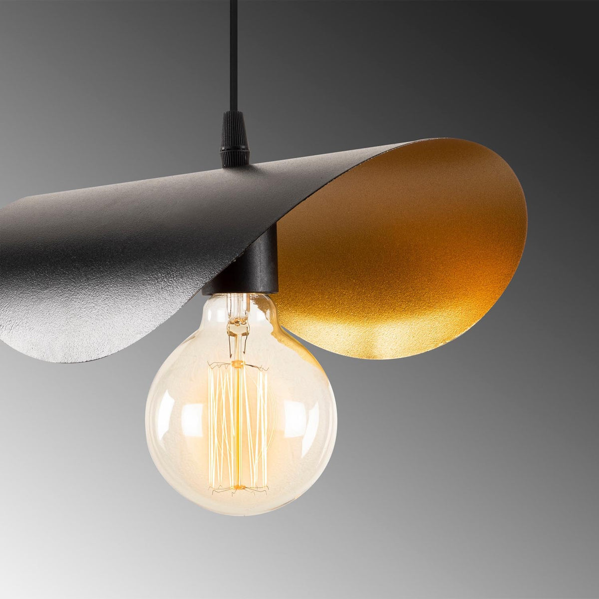 Sivani Pendellampe - Schwarz Gold in Schwarz Gold präsentiert im Onlineshop von KAQTU Design AG. Pendelleuchte ist von Opviq