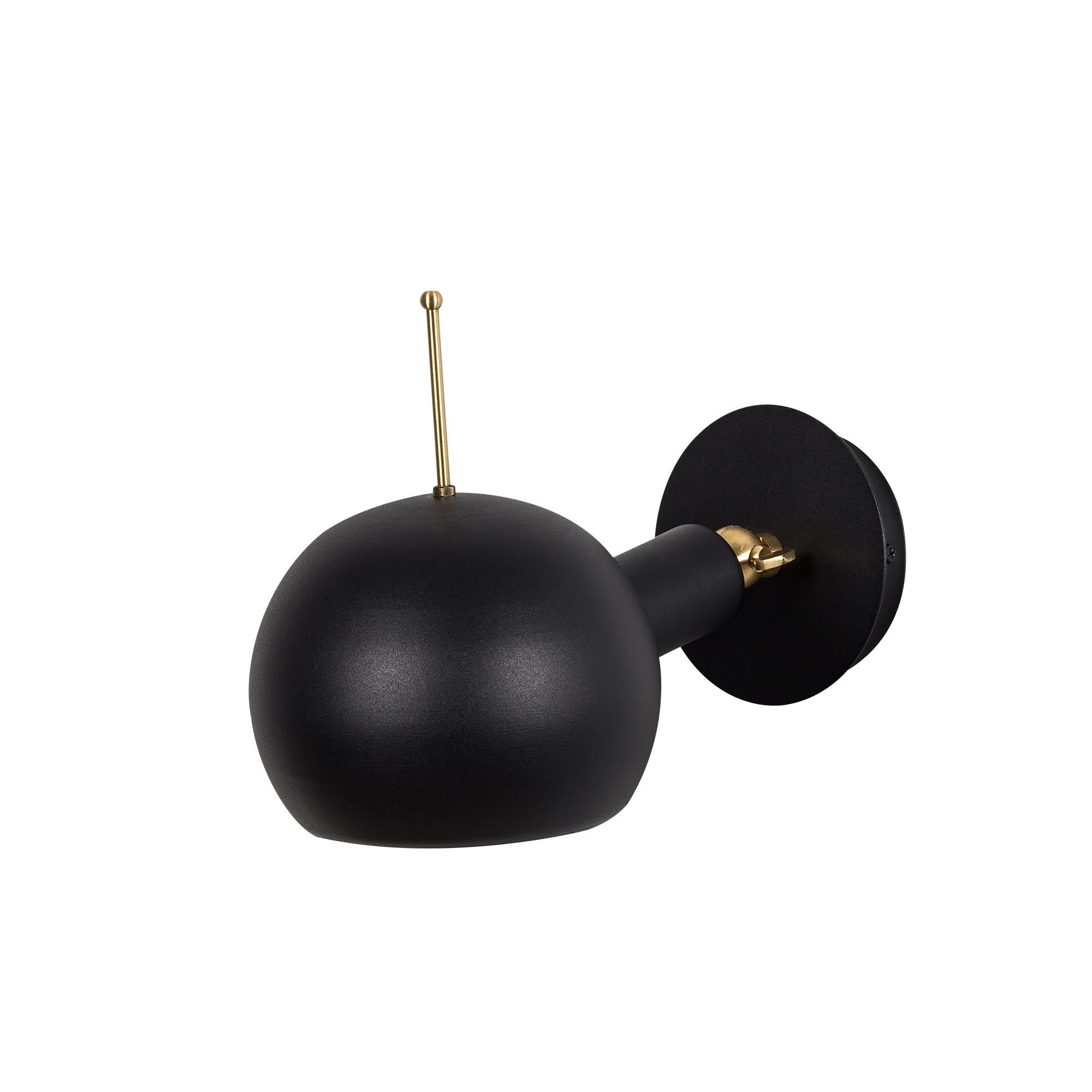 Verleihen Sie Ihrem Raum mit der Sivani Wandleuchte von Opviq in Schwarz und Kupfer einen Hauch von Eleganz und Stil – ideal für jedes Ambiente!