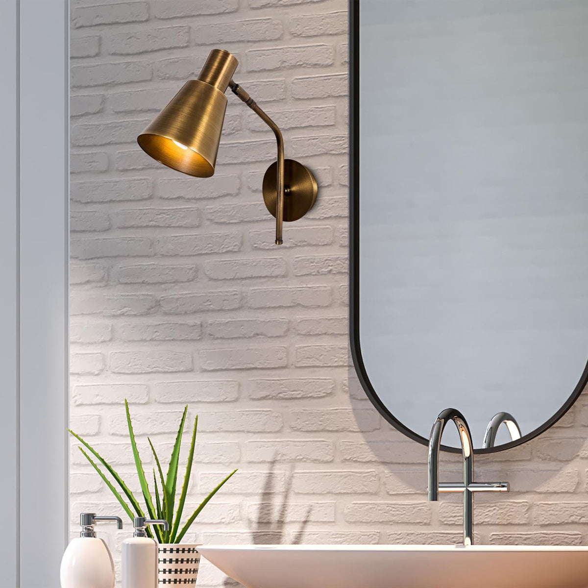 Sivani Wandleuchte - Vintage in Vintage präsentiert im Onlineshop von KAQTU Design AG. Wandleuchte ist von Opviq