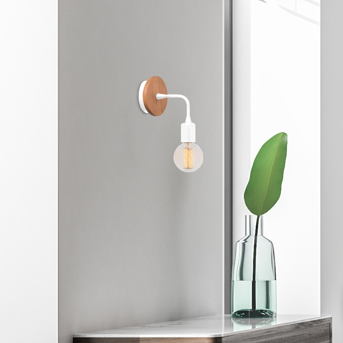Dartini Wandleuchte - Weiss in Weiss präsentiert im Onlineshop von KAQTU Design AG. Wandleuchte ist von Opviq