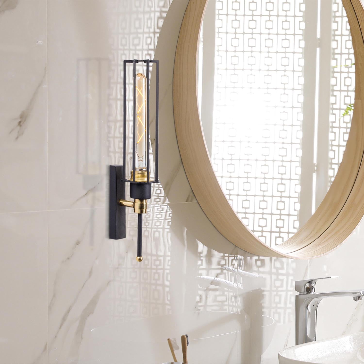 Verleihen Sie Ihrem Zuhause mit der Fellini Wandleuchte von Opviq in Schwarz Gold einen Hauch von Luxus und Gemütlichkeit.