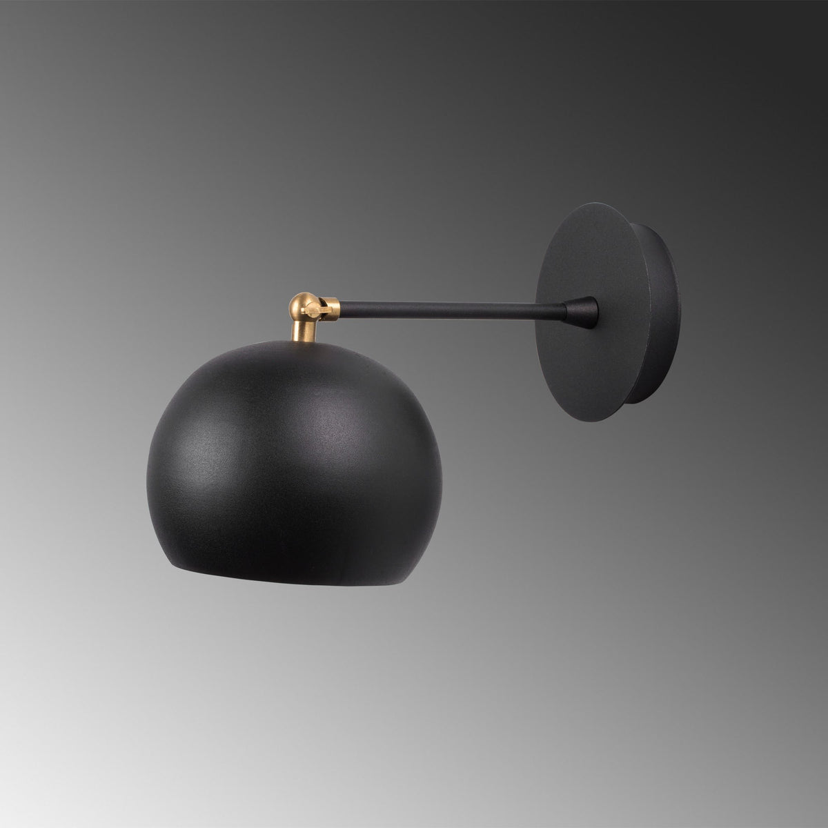 Sivani Wandleuchte - Schwarz in Schwarz präsentiert im Onlineshop von KAQTU Design AG. Wandleuchte ist von Opviq