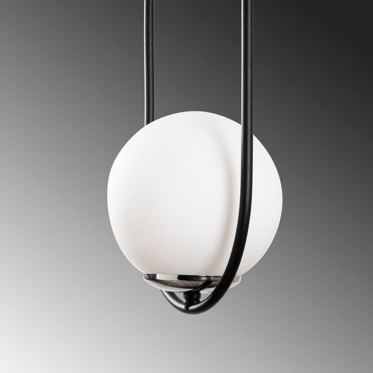 Mudoni Pendellampe - Schwarz Weiss in Schwarz Weiss präsentiert im Onlineshop von KAQTU Design AG. Pendelleuchte ist von Opviq