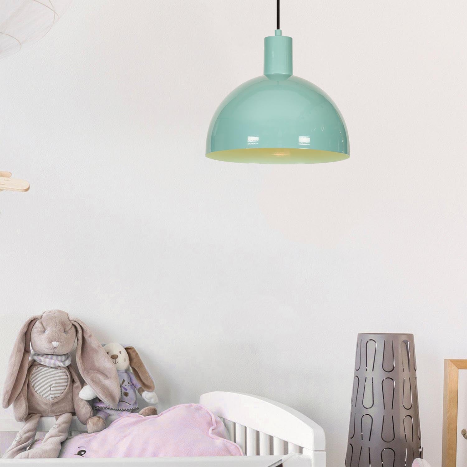 Entdecken Sie die Sivani Pendelleuchte in Türkis von Opviq – ein elegantes Design-Highlight für jeden Raum, das Stil und Atmosphäre vereint.