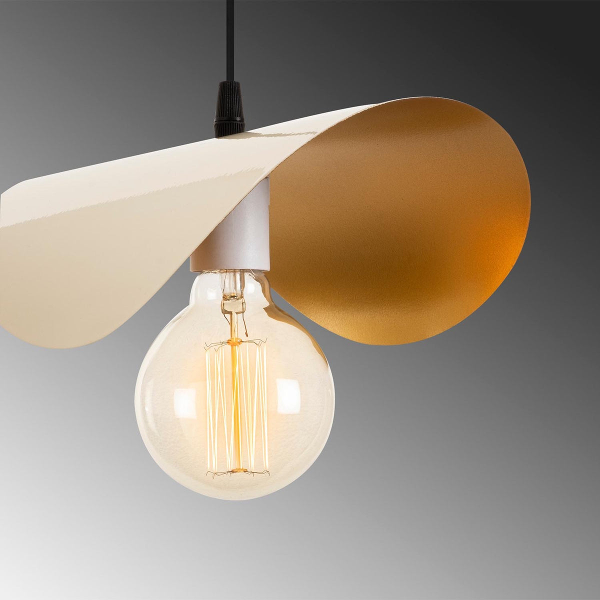 Sivani Pendellampe - Weisses Gold in Weisses Gold präsentiert im Onlineshop von KAQTU Design AG. Pendelleuchte ist von Opviq