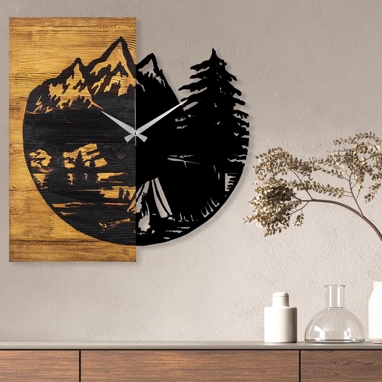 Entdecken Sie die elegante Wooden Clock 19 in Walnuss Schwarz von Wallity. Diese handgefertigte Wanduhr vereint Stil und Funktionalität für Ihr Zuhause.