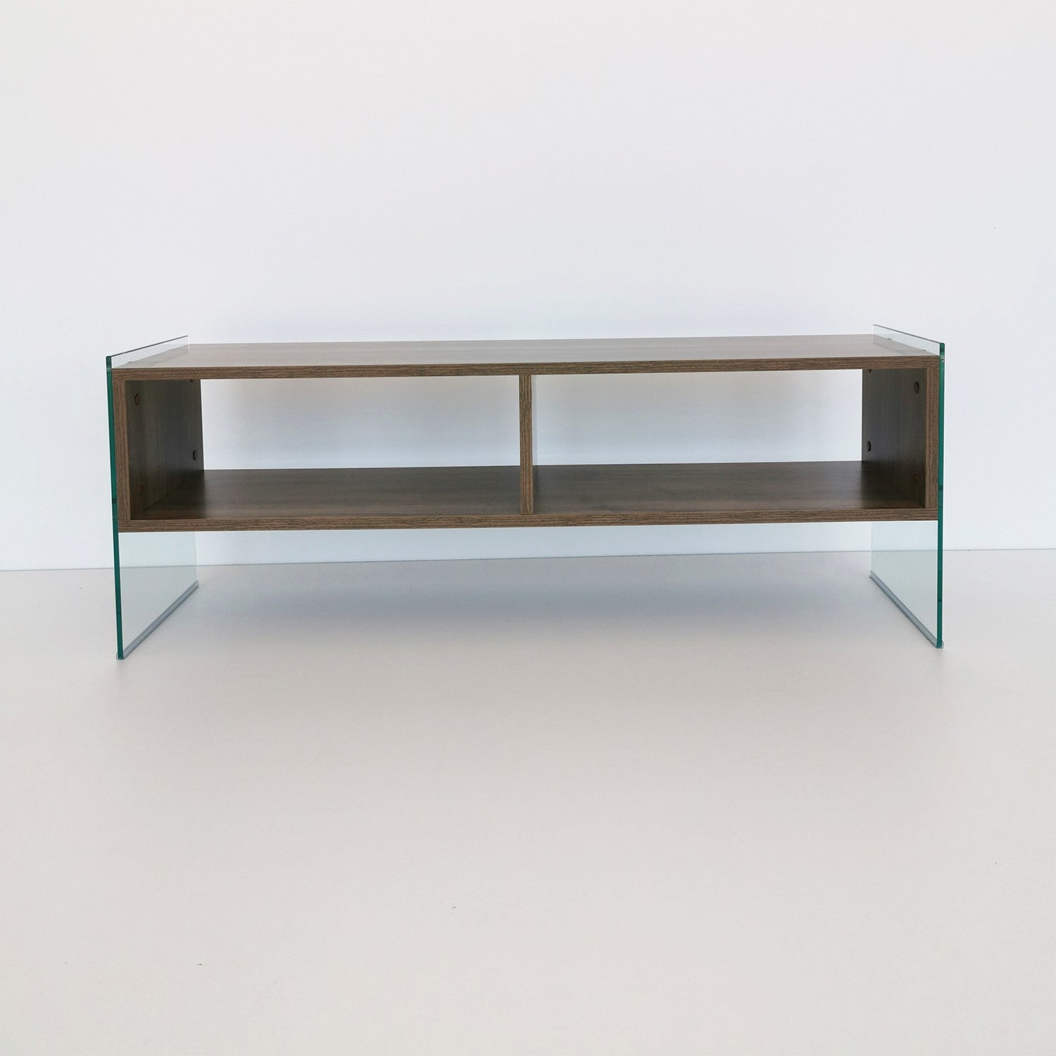 TV404 in Walnuss präsentiert im Onlineshop von KAQTU Design AG. Sideboard ist von Hanah Home