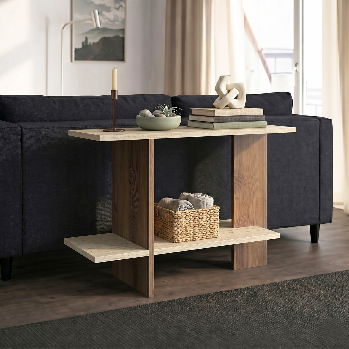 Beistelltisch mit rechteckiger Platte in Travertin-Optik und Nussbaum-Gestell, Melamin-Spanplatte, Masse 80 x 30 x 55 cm.