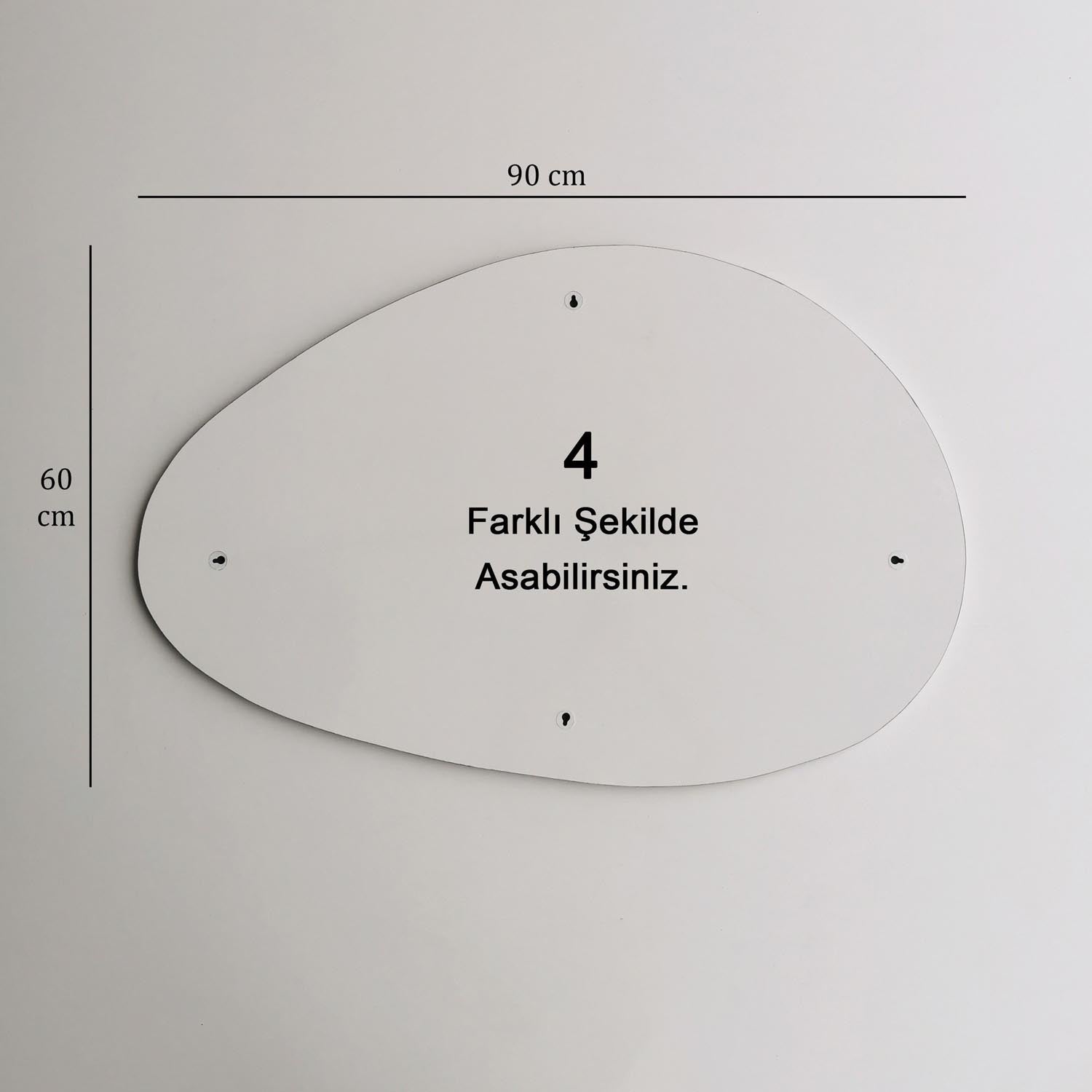 Verleihen Sie Ihrem Zuhause mit dem eleganten Porto Ayna Spiegel (90x60 cm) in Weiß von Hanah Home einen modernen Akzent und schaffen Sie eine einladende Atmosphäre.