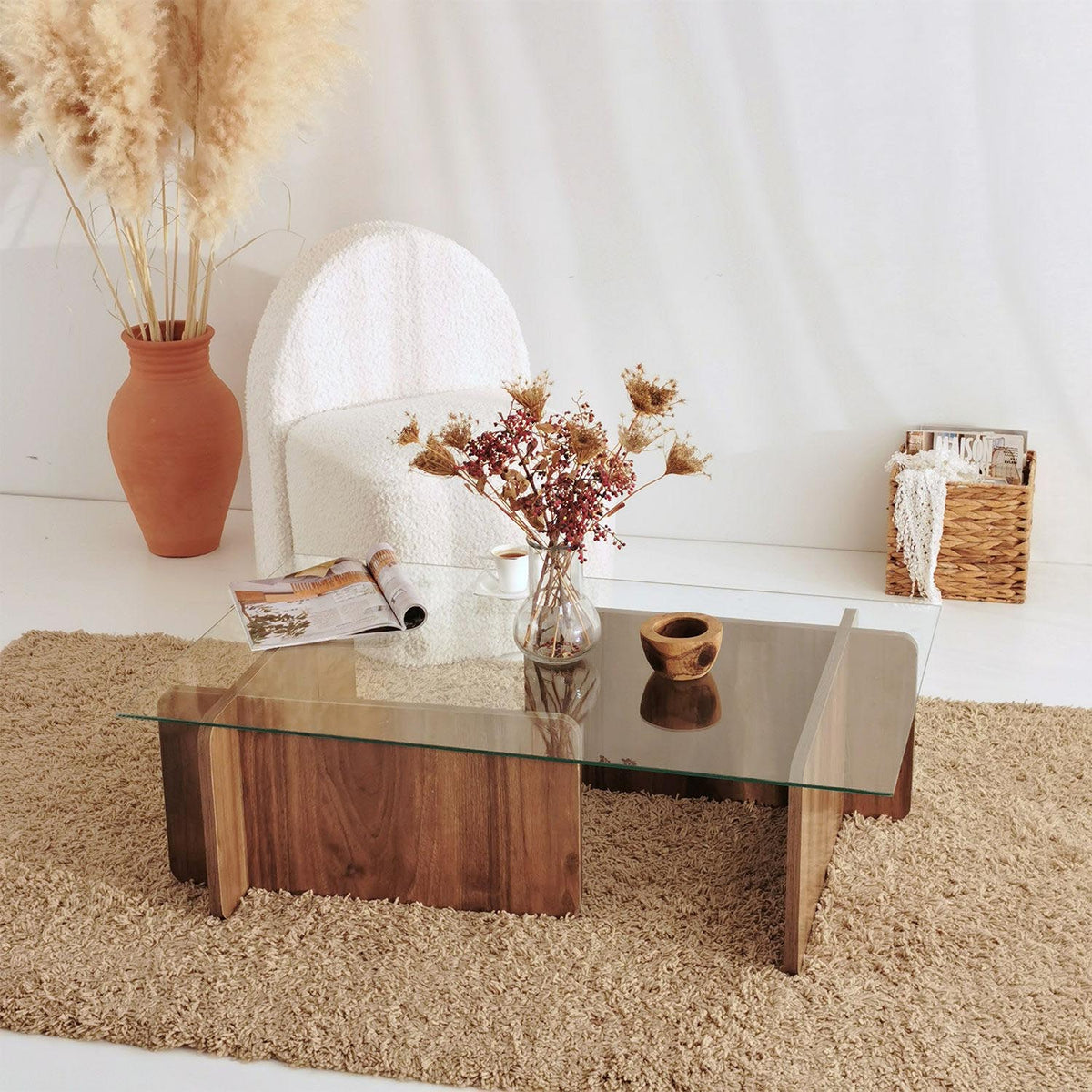 Escape Sofatisch - Walnuss in Walnuss präsentiert im Onlineshop von KAQTU Design AG. Couchtisch ist von Hanah Home