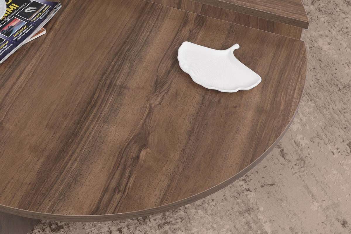 Podium Sofatisch - Walnuss in Walnuss präsentiert im Onlineshop von KAQTU Design AG. Couchtisch ist von Hanah Home