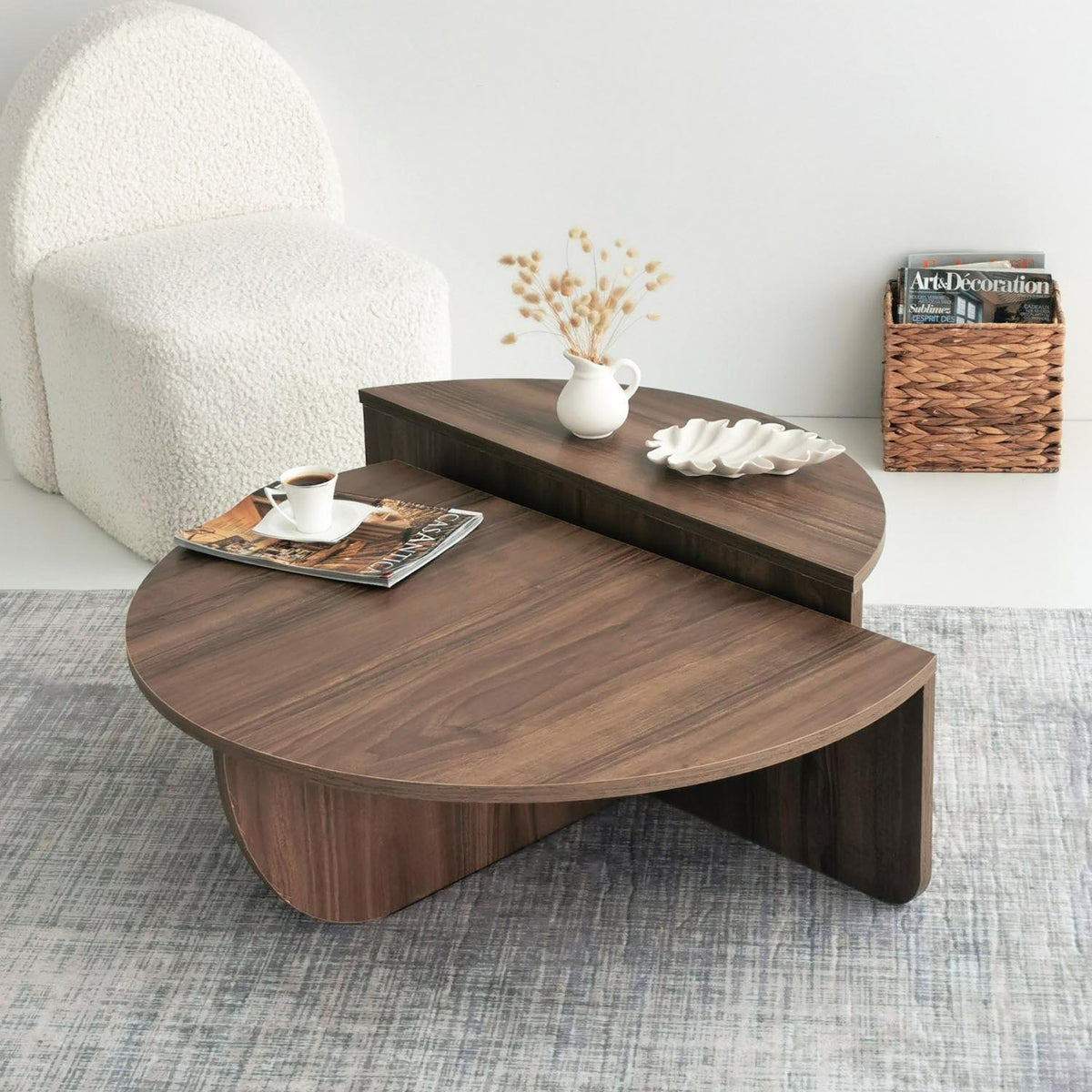 Podium Sofatisch - Walnuss in Walnuss präsentiert im Onlineshop von KAQTU Design AG. Couchtisch ist von Hanah Home