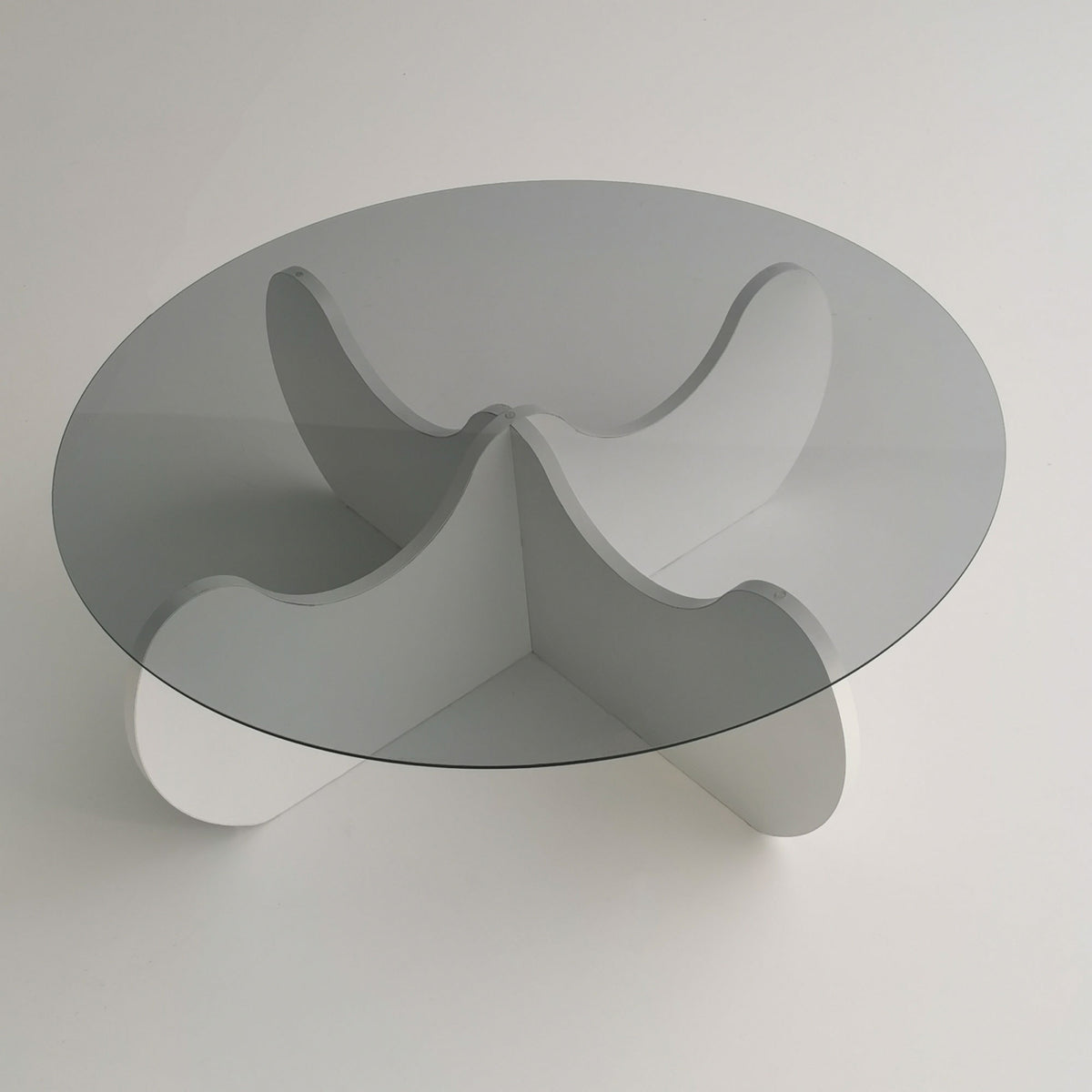 Himalayas Sofatisch - Weiss in Weiss präsentiert im Onlineshop von KAQTU Design AG. Couchtisch ist von Hanah Home