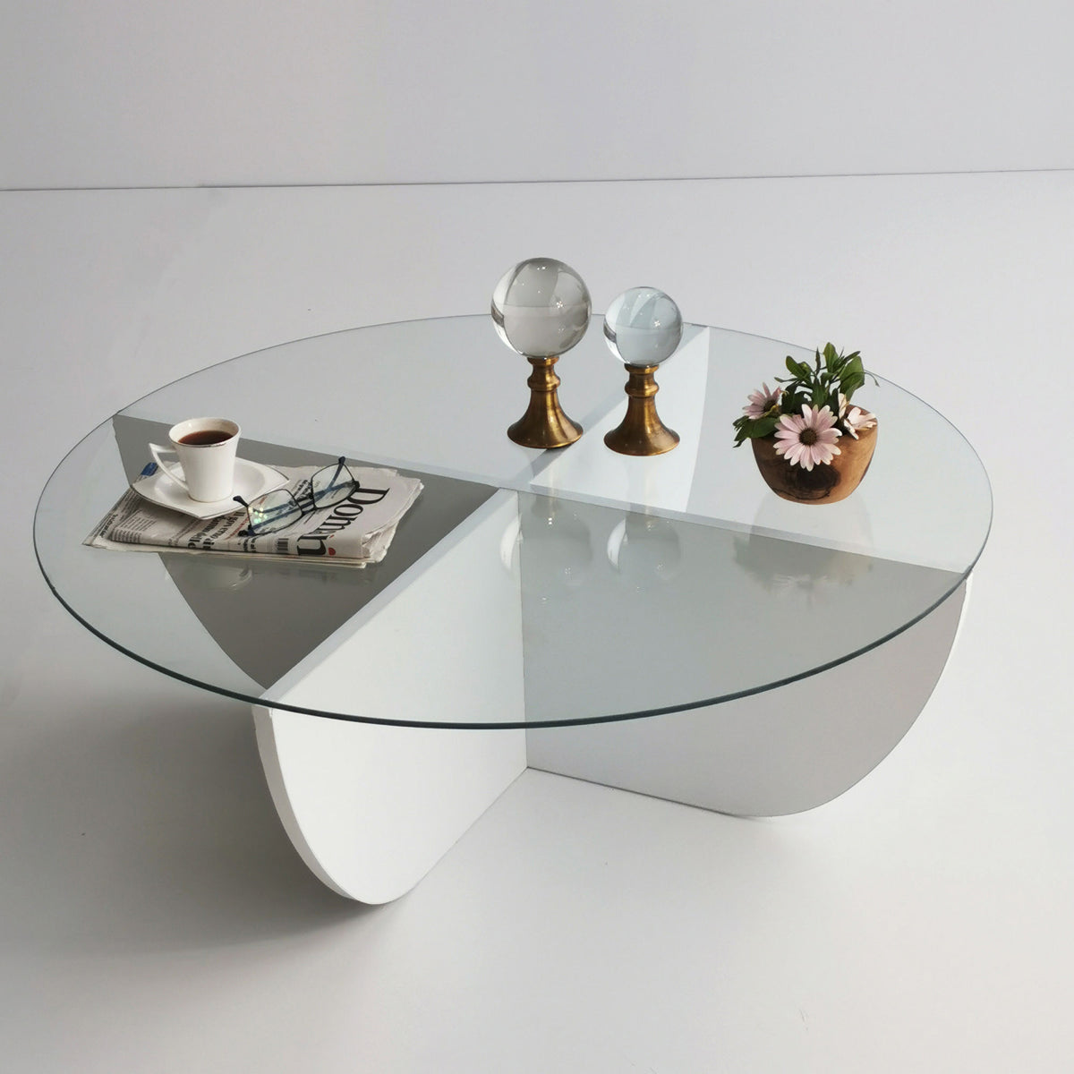Lily Sofatisch - Weiss in Weiss präsentiert im Onlineshop von KAQTU Design AG. Couchtisch ist von Hanah Home