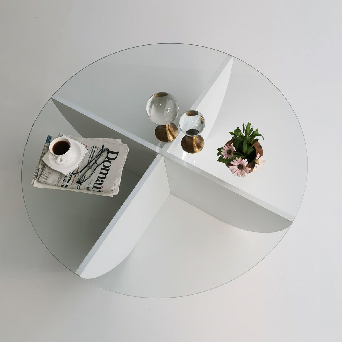 Lily Sofatisch - Weiss in Weiss präsentiert im Onlineshop von KAQTU Design AG. Couchtisch ist von Hanah Home