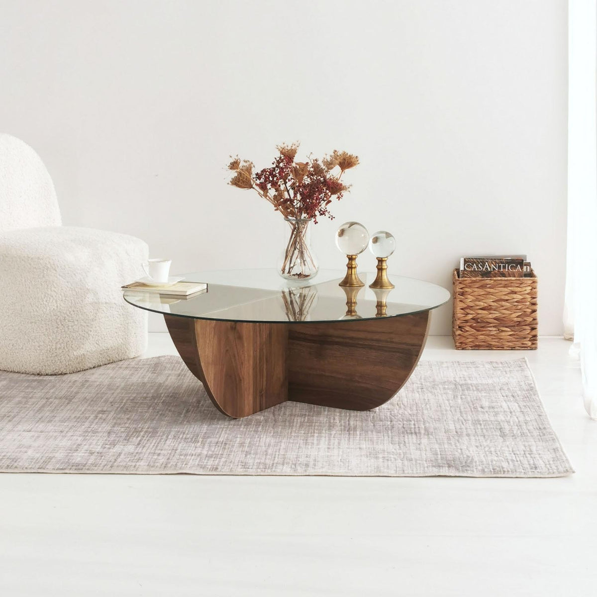 Lily Sofatisch - Walnuss in Walnuss präsentiert im Onlineshop von KAQTU Design AG. Couchtisch ist von Hanah Home
