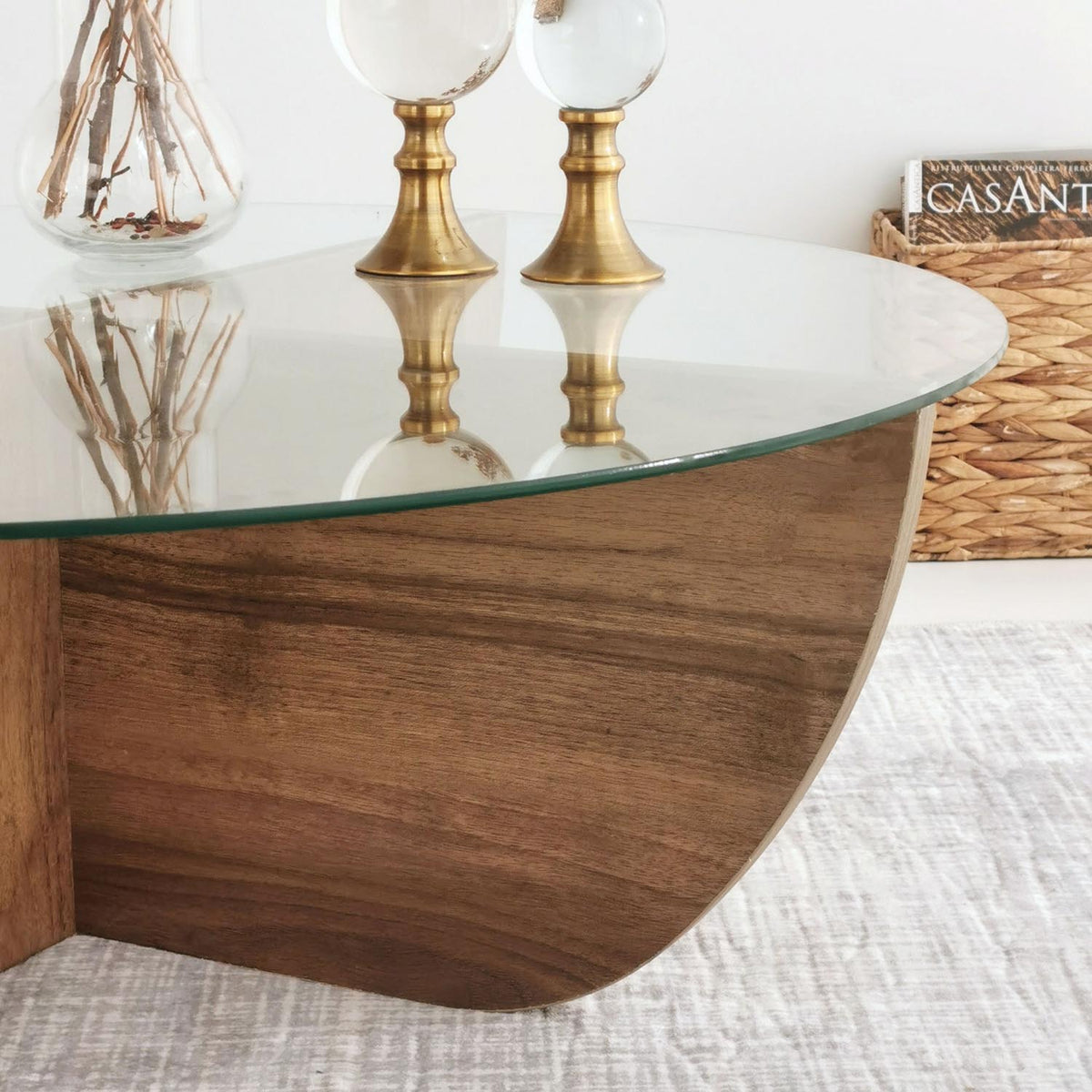 Lily Sofatisch - Walnuss in Walnuss präsentiert im Onlineshop von KAQTU Design AG. Couchtisch ist von Hanah Home