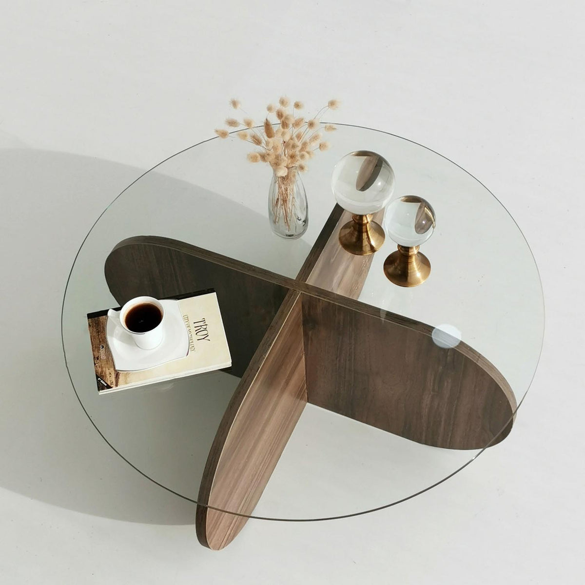 Bubble Sofatisch - Walnuss in Walnuss präsentiert im Onlineshop von KAQTU Design AG. Couchtisch ist von Hanah Home
