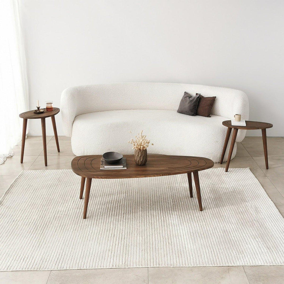 Sweet Sofatisch - Walnuss in Walnuss präsentiert im Onlineshop von KAQTU Design AG. Couchtisch ist von Hanah Home