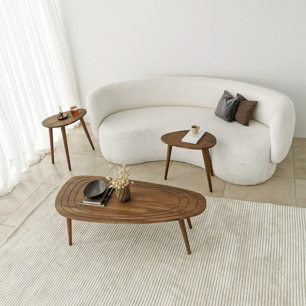 Sweet Sofatisch - Walnuss in Walnuss präsentiert im Onlineshop von KAQTU Design AG. Couchtisch ist von Hanah Home