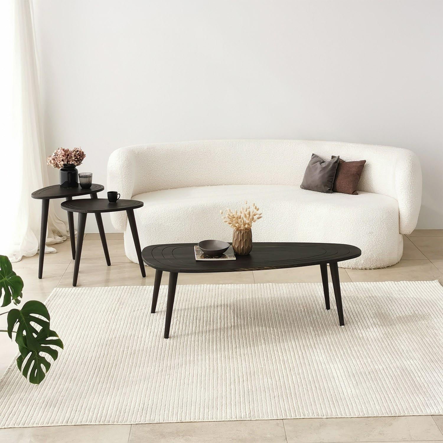 Eleganter Couchtisch in Anthrazit von Hanah Home – vereint Stil und Funktionalität. Hochwertige Materialien für Langlebigkeit und zeitlose Ästhetik.