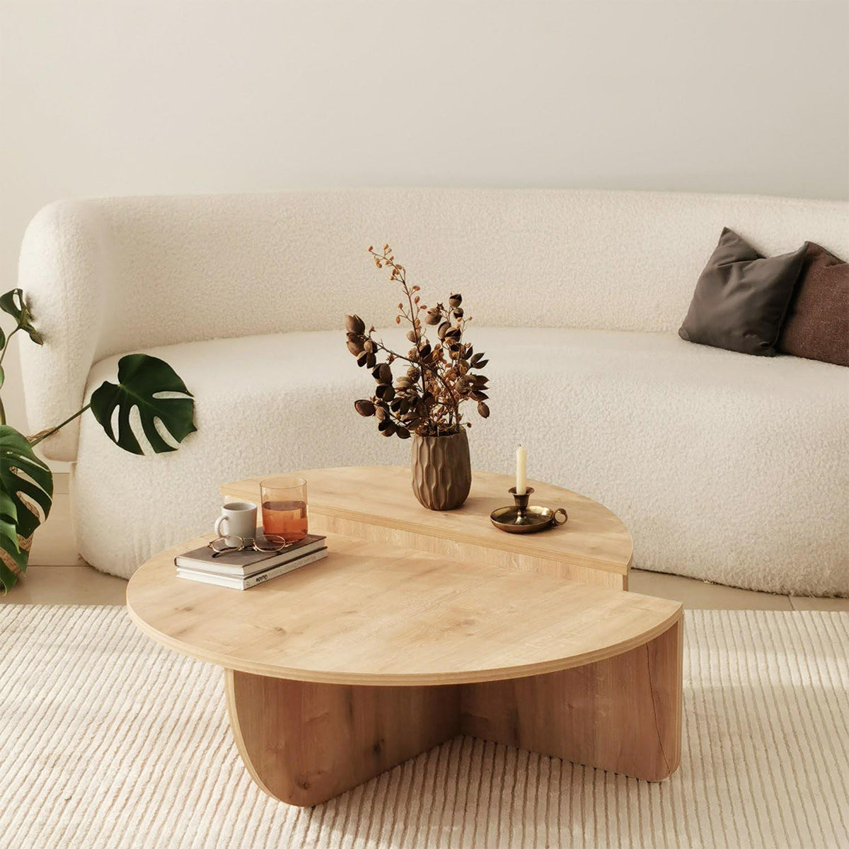 Podium Sofatisch - Saphir- Eiche in Saphir- Eiche präsentiert im Onlineshop von KAQTU Design AG. Couchtisch ist von Hanah Home