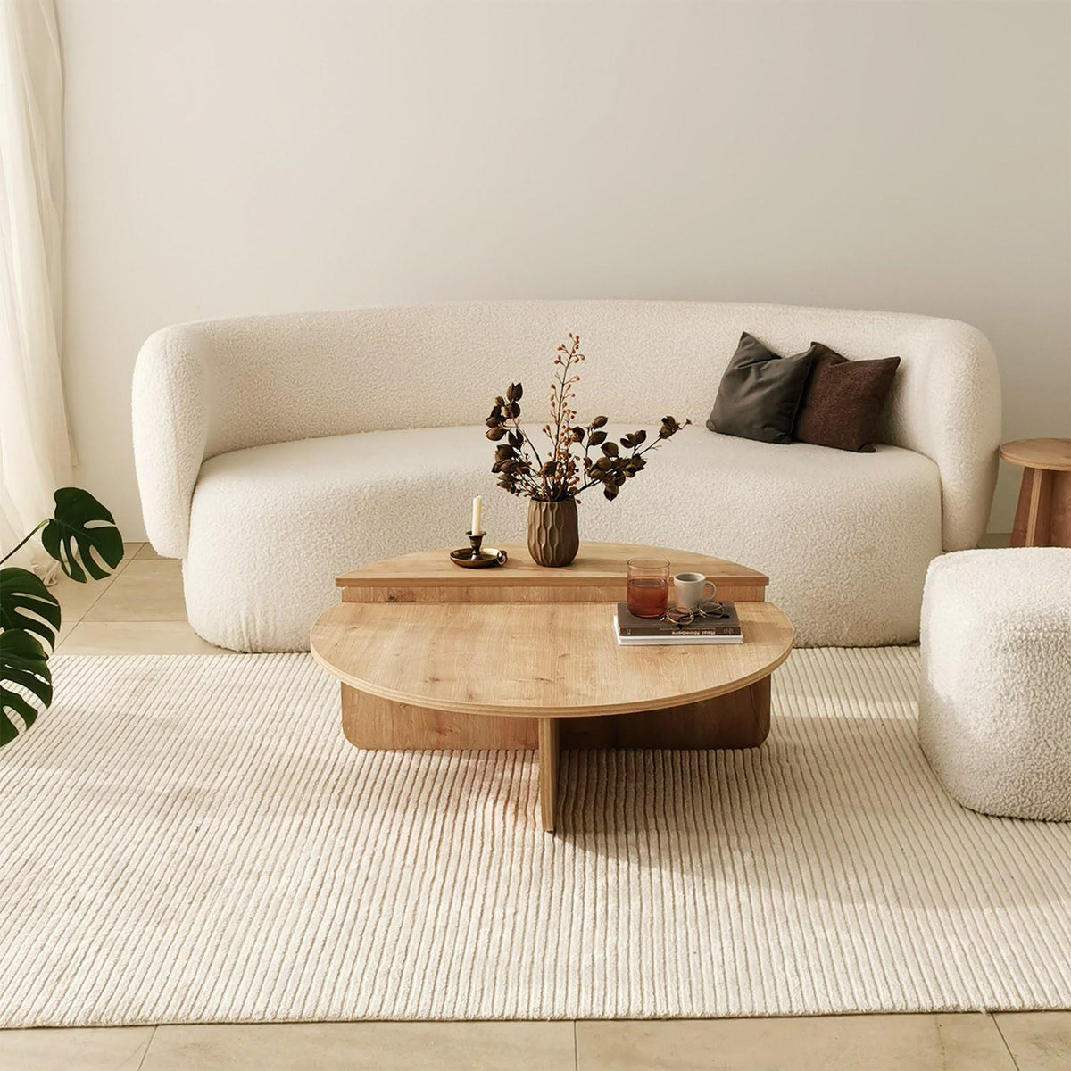 Podium Sofatisch - Saphir- Eiche in Saphir- Eiche präsentiert im Onlineshop von KAQTU Design AG. Couchtisch ist von Hanah Home