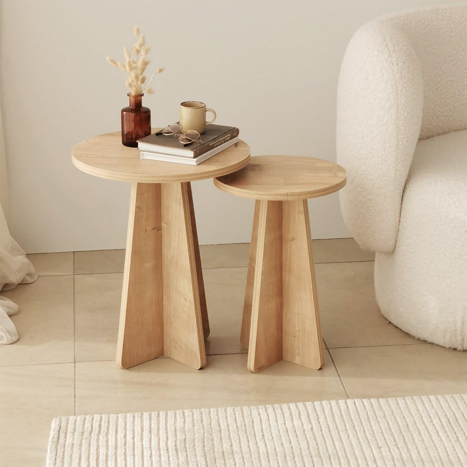 Entdecken Sie den stilvollen Beistelltisch "Mushroom - Sapphire Oak" von Hanah Home. Eleganz in Saphir-Eiche für Ihr Zuhause.
