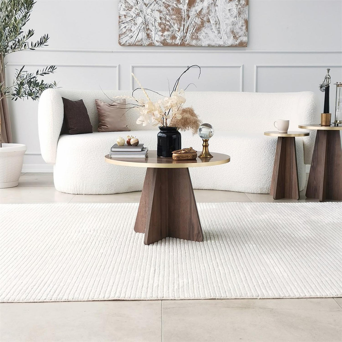 Mushroom Sofatisch - Gold
Walnuss in Gold / Walnuss präsentiert im Onlineshop von KAQTU Design AG. Couchtisch ist von Hanah Home