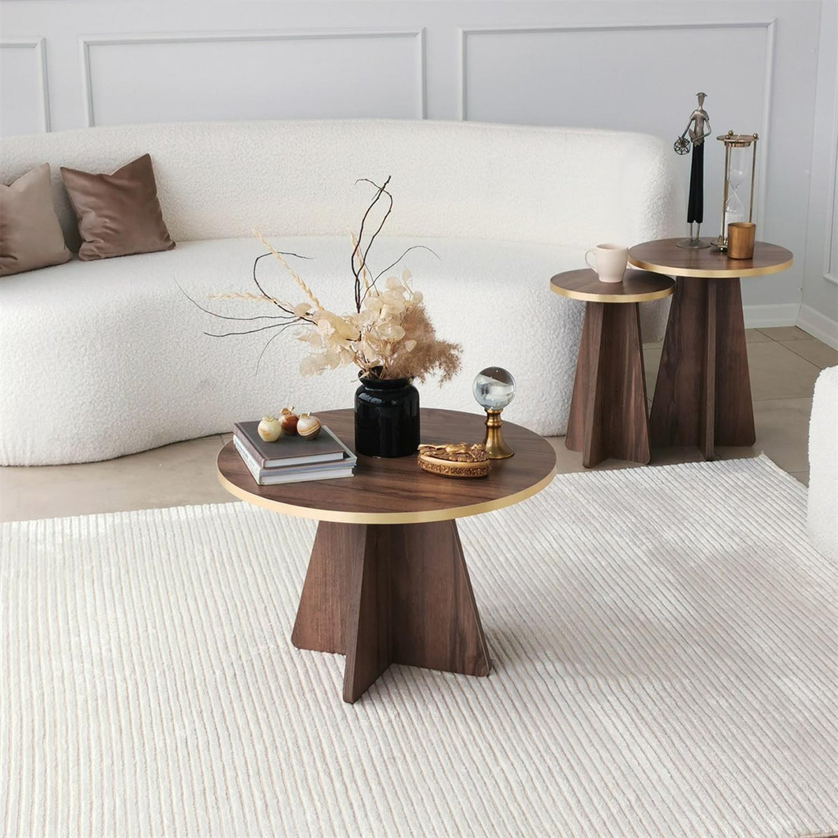 Mushroom Sofatisch - Gold
Walnuss in Gold / Walnuss präsentiert im Onlineshop von KAQTU Design AG. Couchtisch ist von Hanah Home
