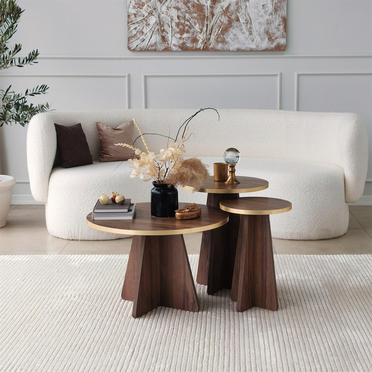 Eleganter Mushroom 2 Sofatisch in Gold und Walnuss von Hanah Home. Perfekte Kombination aus Stil und Funktionalität für Ihr Zuhause.