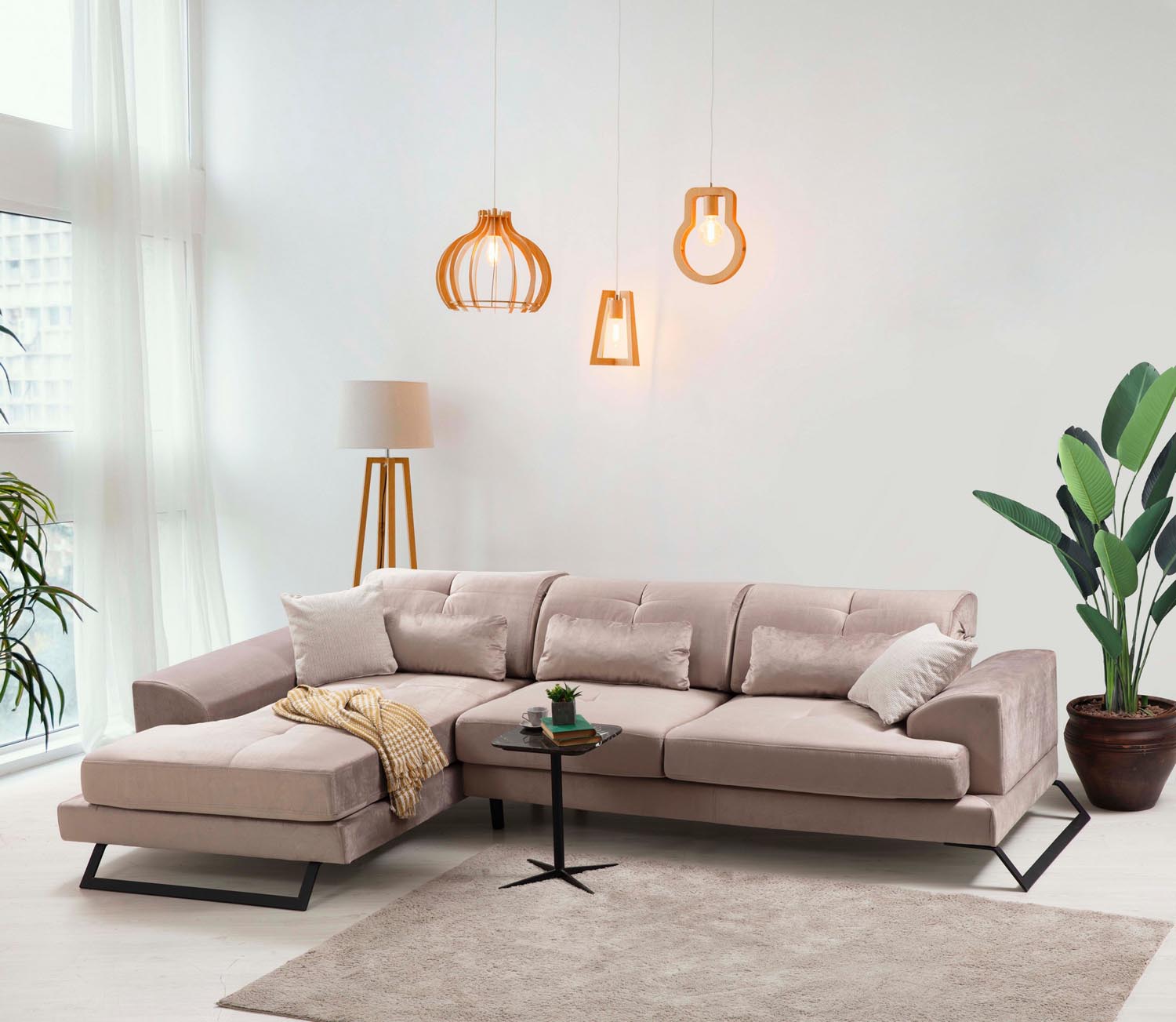 Entdecken Sie das stilvolle Frido Ecksofa in Beige von Atelier Del Sofa. Komfort trifft modernes Design für Ihr Zuhause.