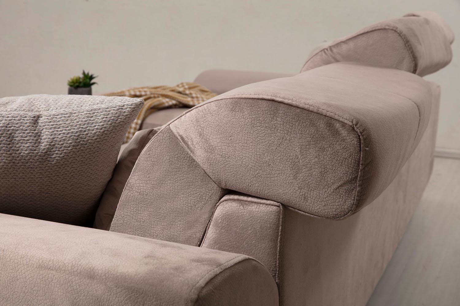 Erleben Sie das elegante Frido Ecksofa in Beige von Atelier Del Sofa. Perfekte Kombination aus Komfort, Stil und Funktionalität für Ihr Wohnzimmer.
