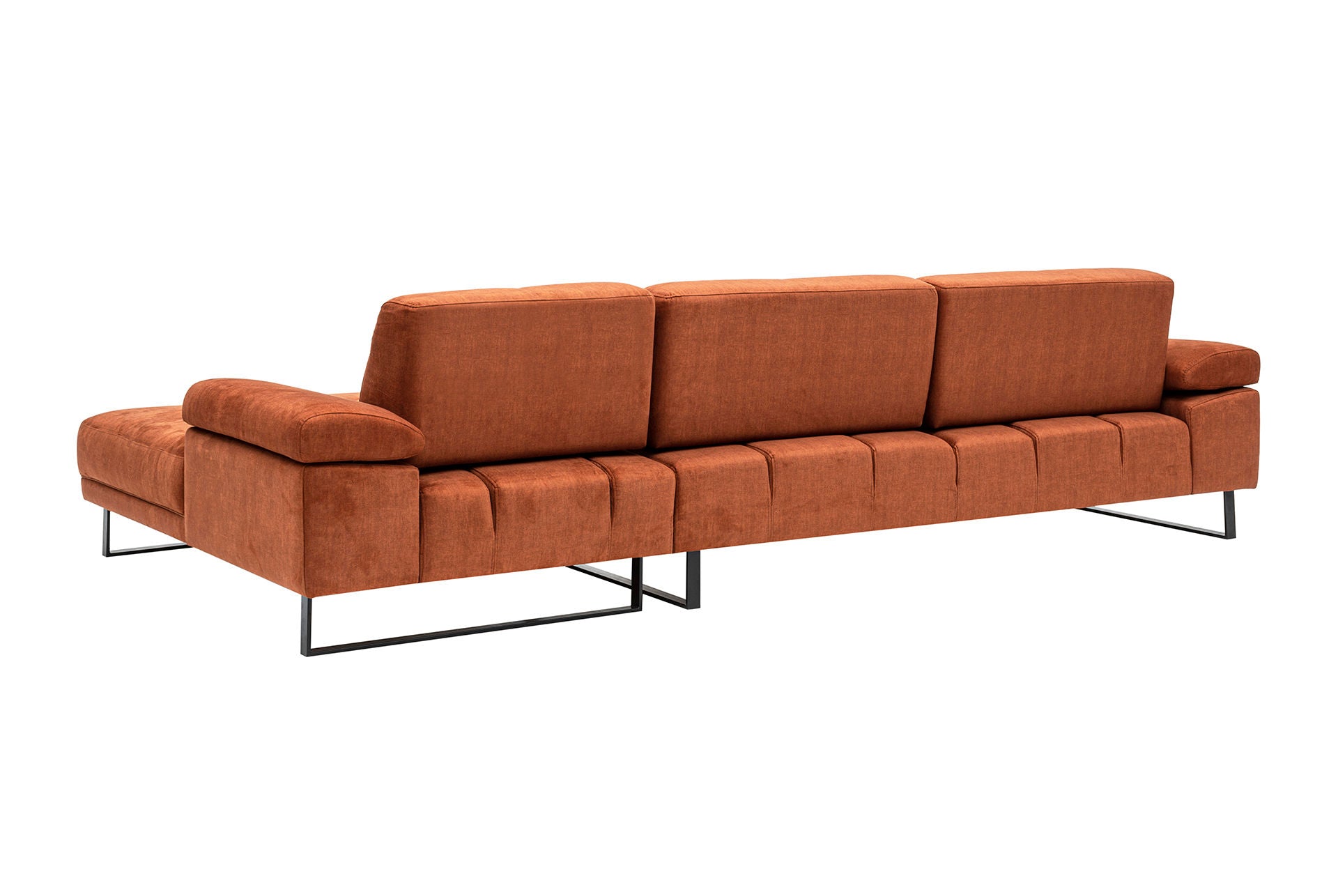 Verleihen Sie Ihrem Wohnraum mit dem Mustang Large Right Ecksofa in Orange von Atelier Del Sofa einen Hauch von Eleganz und Gemütlichkeit.