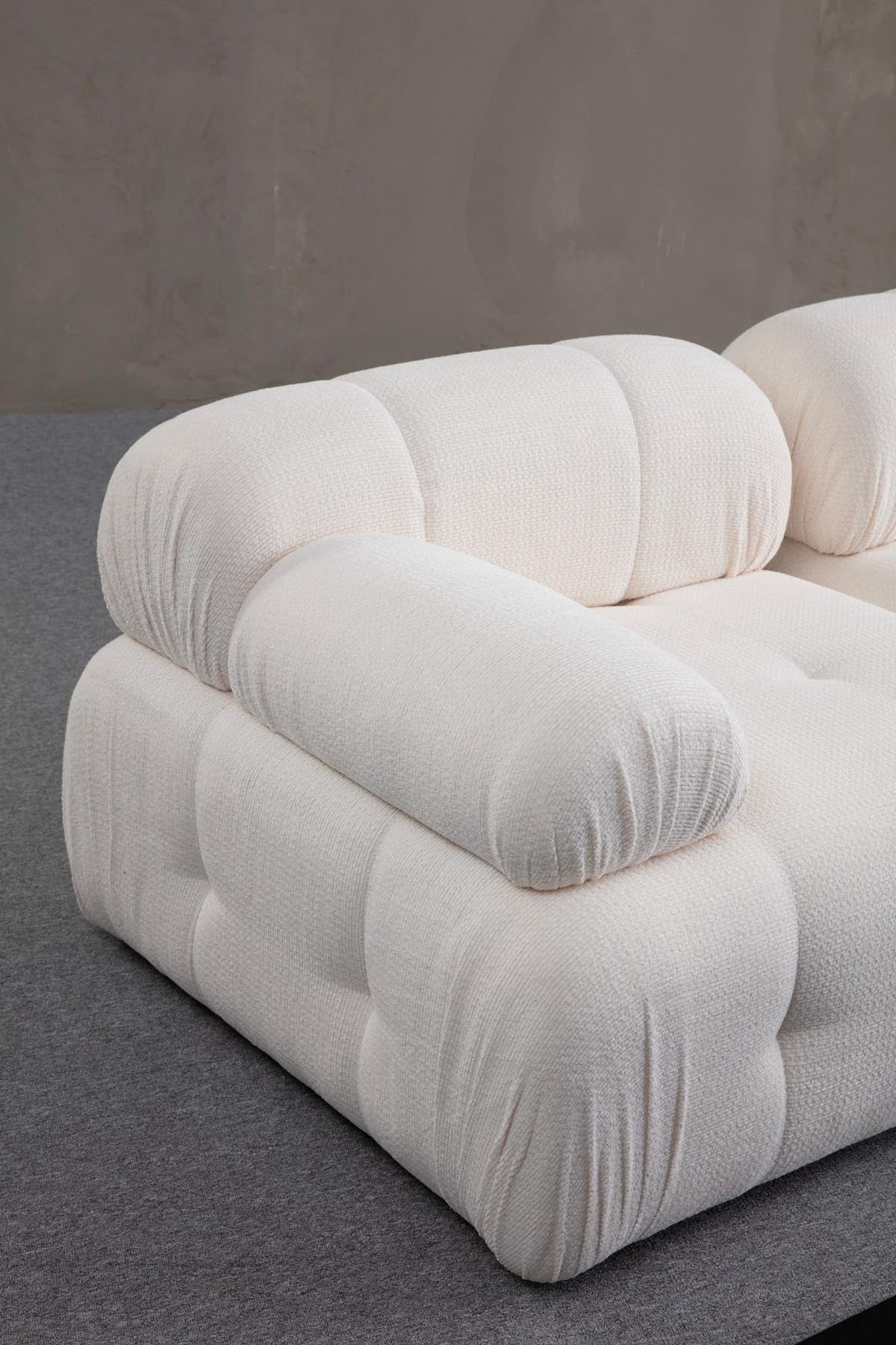 Petite 3 Ecksofa - Weiss in Weiss präsentiert im Onlineshop von KAQTU Design AG. L-Sofa rechts ist von Atelier Del Sofa