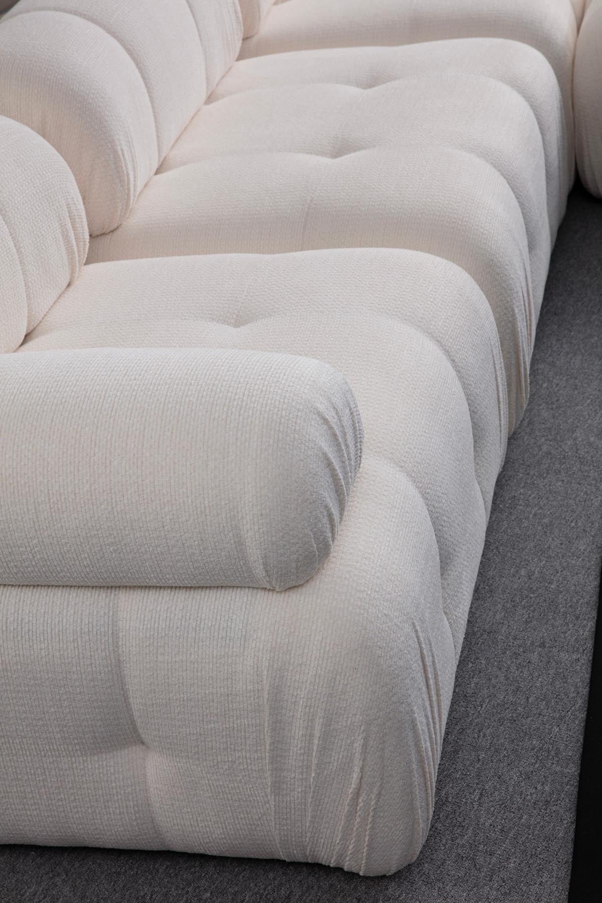 Petite 3 Ecksofa - Weiss in Weiss präsentiert im Onlineshop von KAQTU Design AG. L-Sofa rechts ist von Atelier Del Sofa