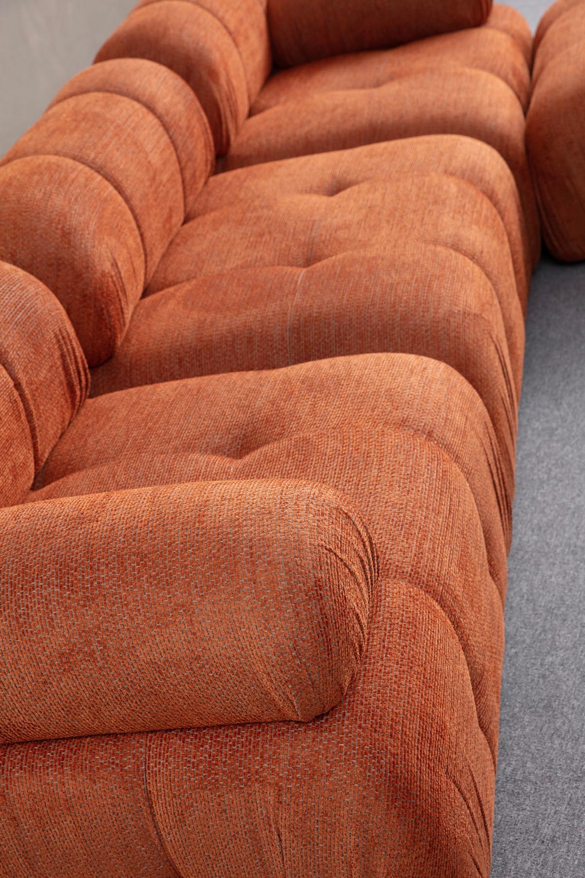 Petite 3 Ecksofa - Orange in Orange präsentiert im Onlineshop von KAQTU Design AG. L-Sofa rechts ist von Atelier Del Sofa
