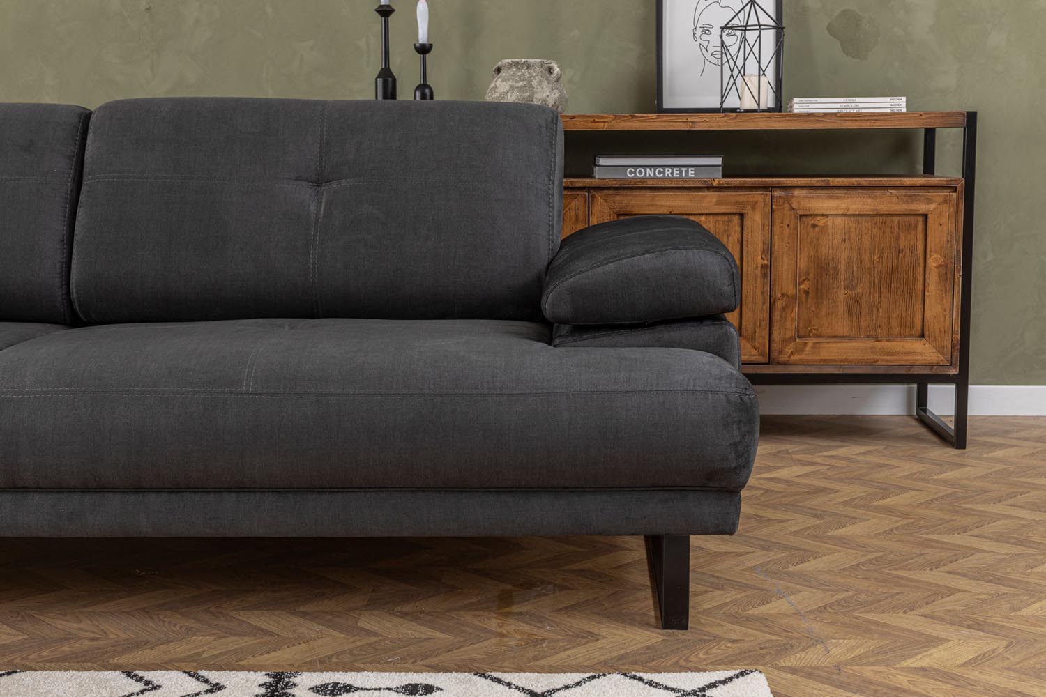 Erleben Sie das Mustang Bettsofa von Atelier Del Sofa in edlem Anthrazit. Ideal für stilvolle Entspannung und vielseitige Wohnraumgestaltung.