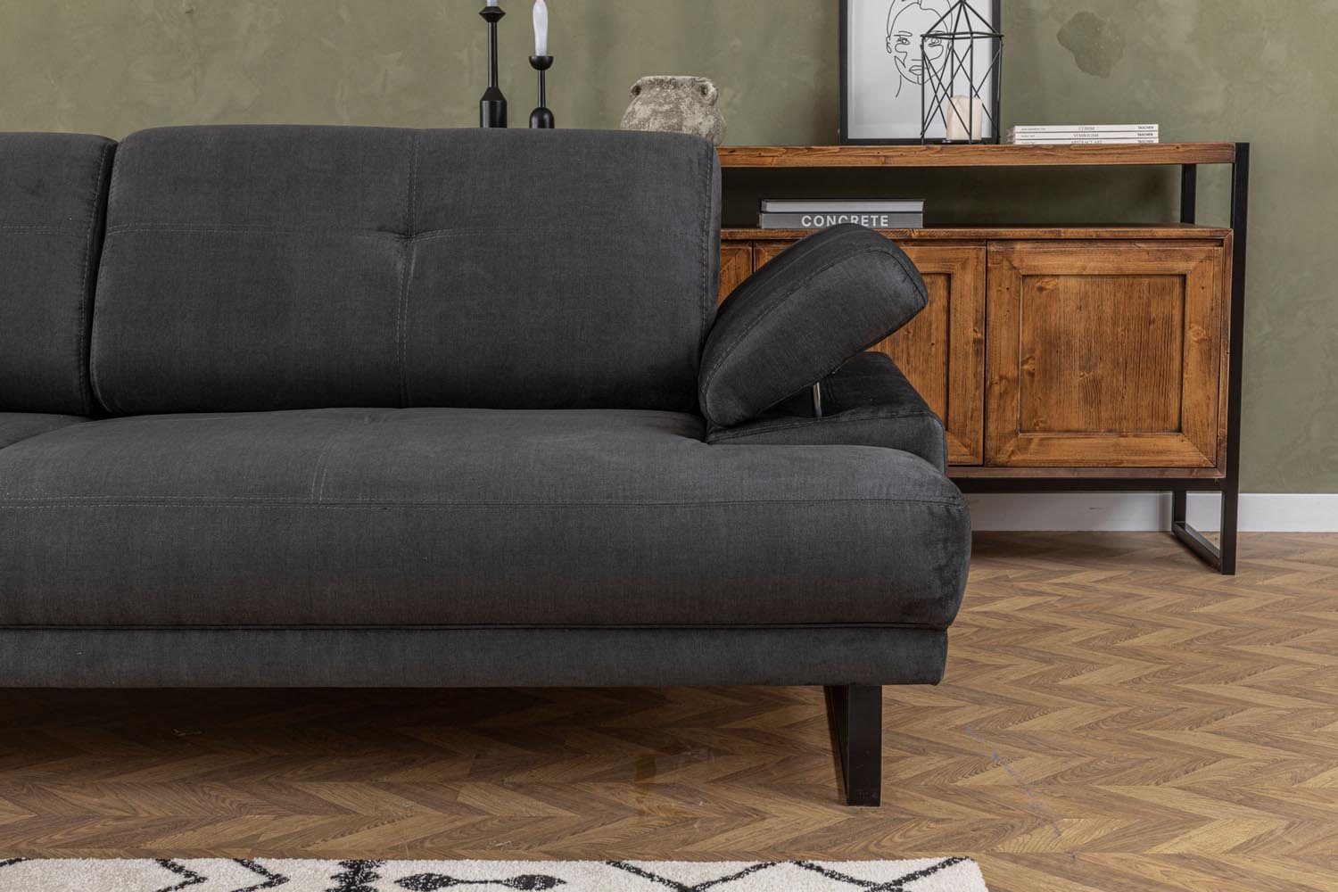 Entdecken Sie das Mustang Bettsofa von Atelier Del Sofa in elegantem Anthrazit. Perfekt für Komfort und stilvolle Akzente in jedem Raum.