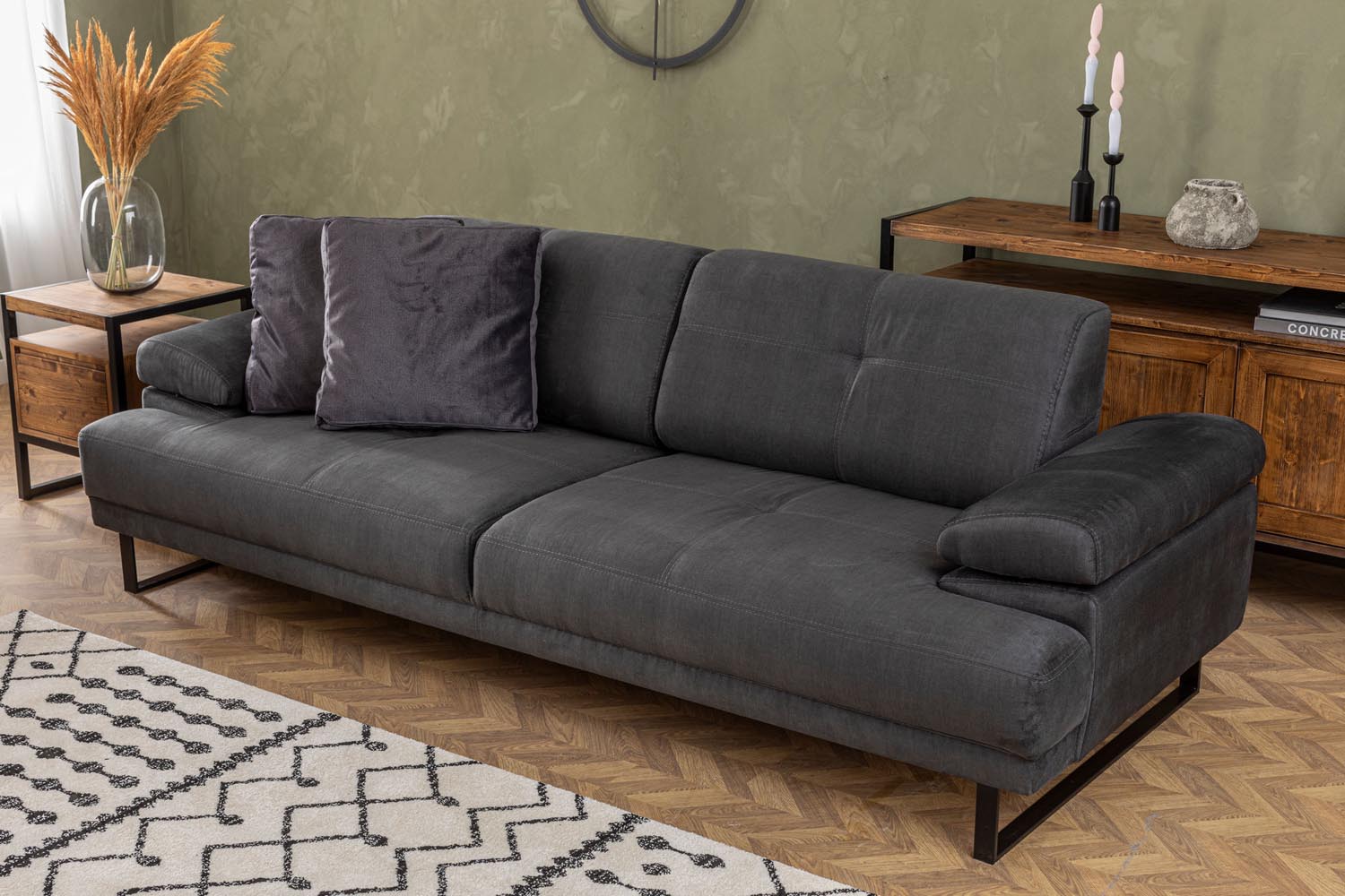 Erleben Sie das Mustang Bettsofa von Atelier Del Sofa in edlem Anthrazit. Ideal für entspannte Stunden und stilvolle Wohnakzente.