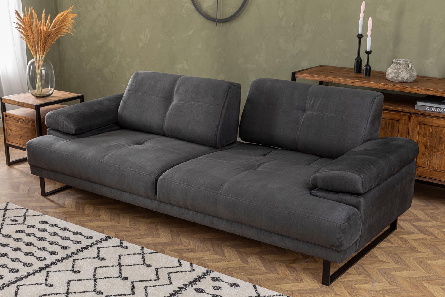 Entdecken Sie das Mustang Bettsofa von Atelier Del Sofa in elegantem Anthrazit. Perfekt für Komfort und stilvolle Akzente in jedem Raum.