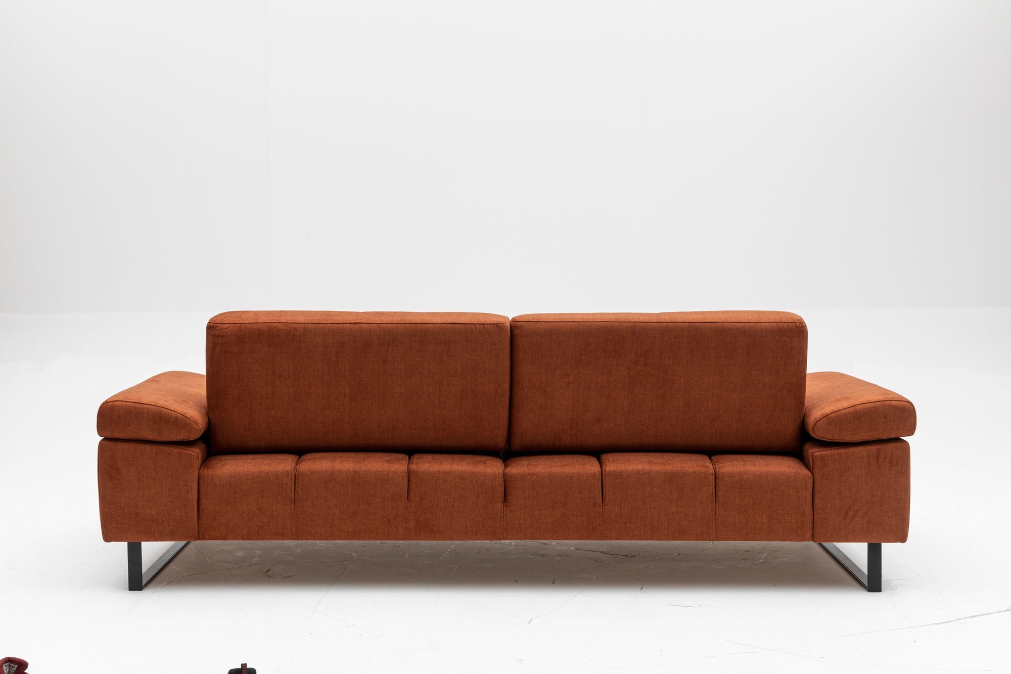 Verleihen Sie Ihrem Wohnraum mit dem Mustang Bettsofa in Orange von Atelier Del Sofa einen Hauch von Eleganz und Komfort – ideal für entspannte Abende und Gästeübernachtungen!