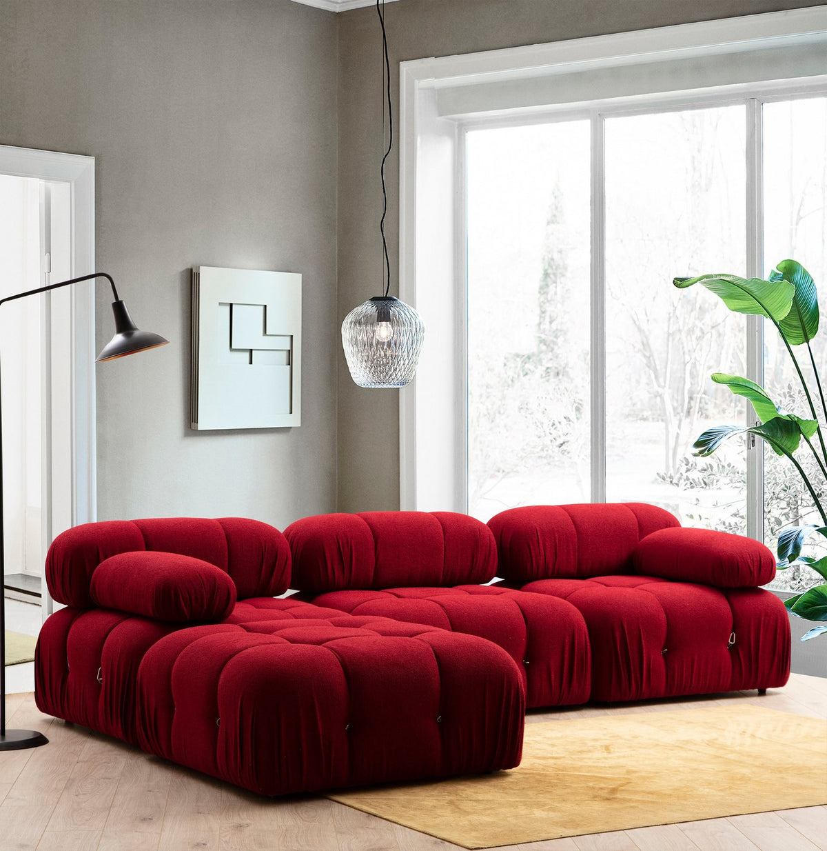 Roter Bubble Pouf Tuffet von Atelier Del Sofa mit Polyesterbezug, rundlicher Form und schwarzen Kunststoffbeinen, Gestell aus Buchenholz und Spanplatte.