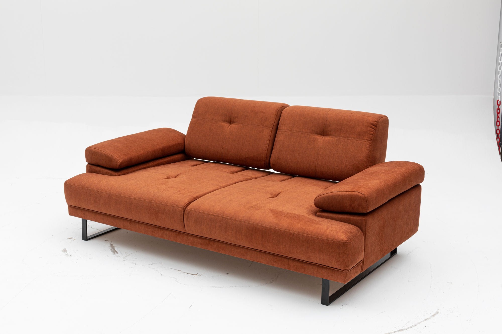 Entdecken Sie das Mustang Bettsofa in Orange von Atelier Del Sofa – ein stilvolles Möbelstück, das Komfort und Funktionalität vereint und jeden Raum aufwertet!