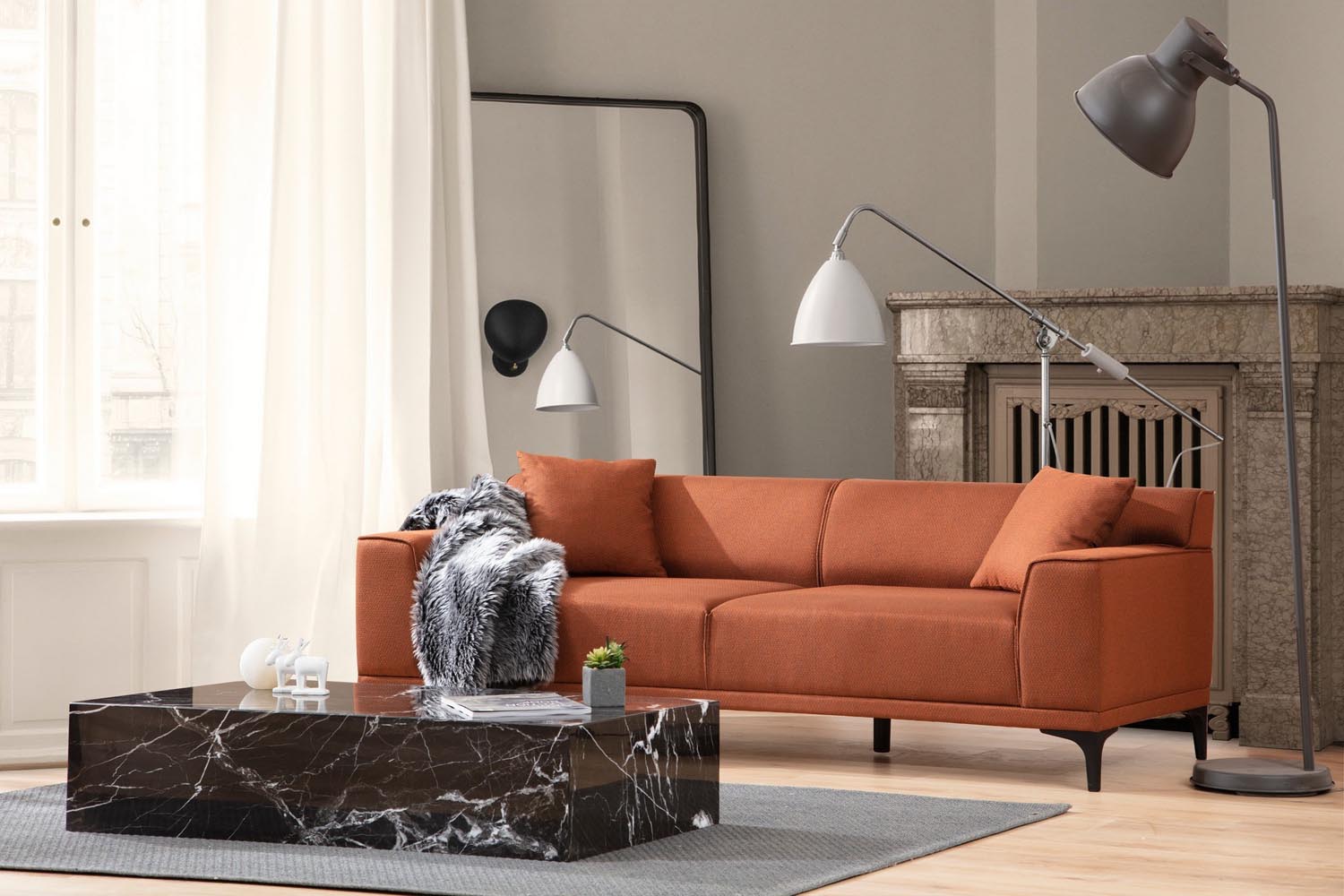 Entdecken Sie das stilvolle Petra 3 3er Sofa in lebhaftem Orange von Atelier Del Sofa. Komfort und modernes Design vereint!