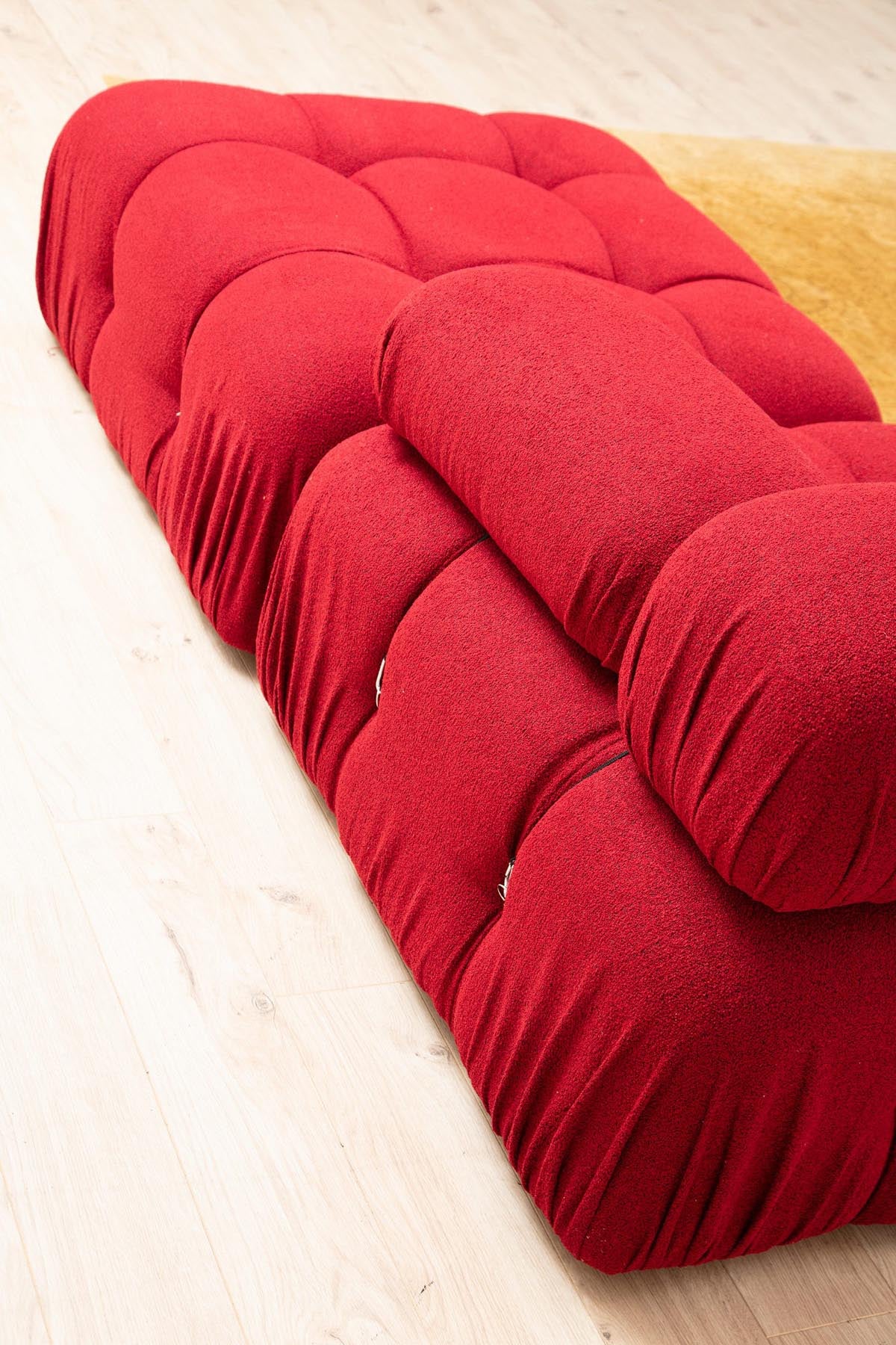 Verwandeln Sie Ihr Zuhause mit dem eleganten Bubble Corner Ecksofa in Rot von Atelier Del Sofa – für höchsten Komfort und zeitloses Design.
