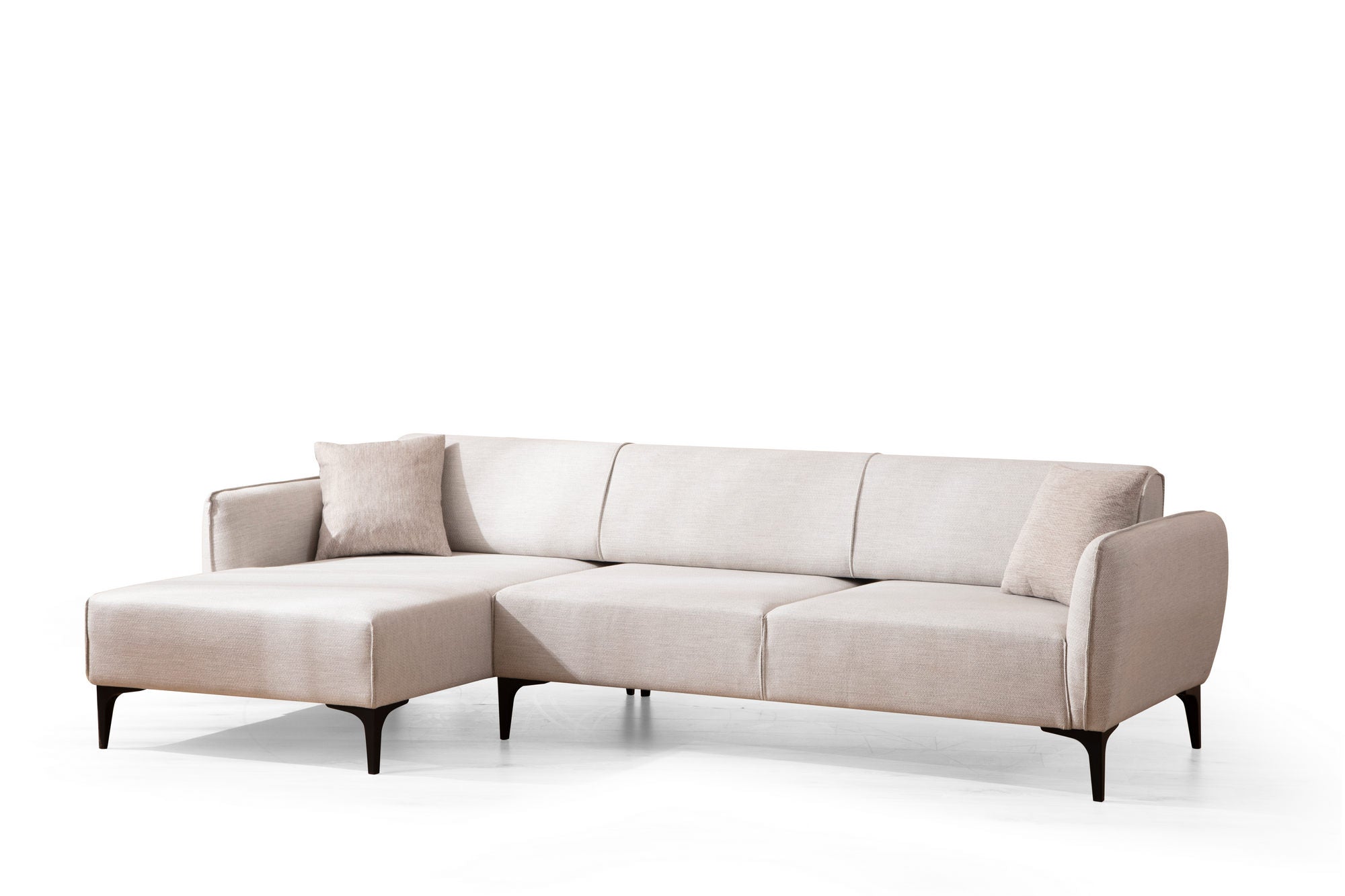 Entdecken Sie das Belissimo Left Ecksofa in Off White von Atelier Del Sofa – stilvolles Design trifft auf höchsten Komfort für Ihr Zuhause.