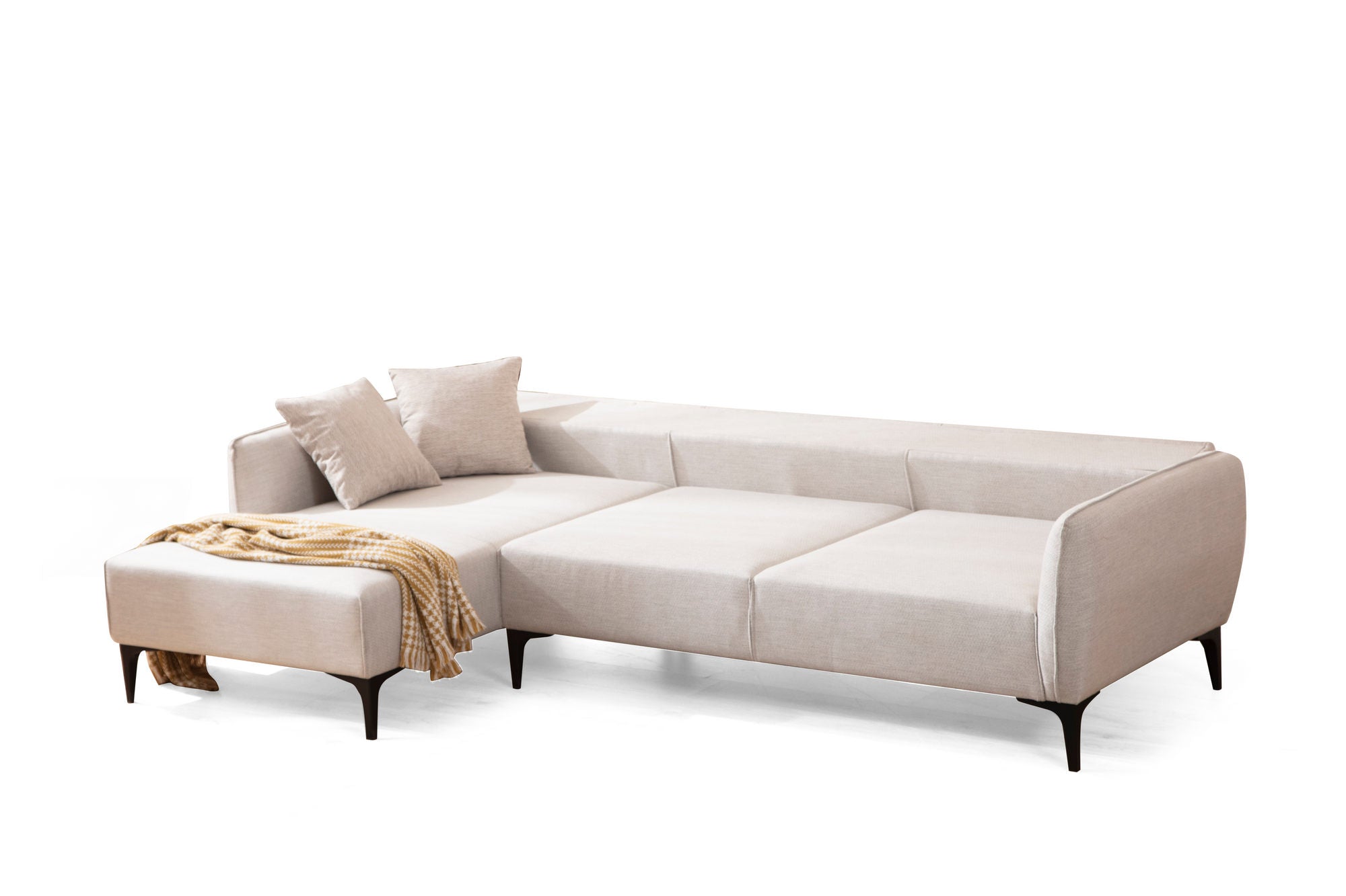 Genießen Sie das Belissimo Left Ecksofa in Off White von Atelier Del Sofa – ein elegantes Möbelstück, das Komfort und Stil harmonisch vereint.