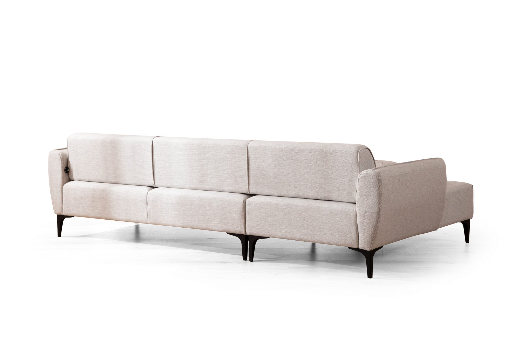 Entspannen Sie stilvoll mit dem Belissimo Left Ecksofa in Off White von Atelier Del Sofa – ein modernes Design, das Eleganz und Komfort perfekt kombiniert.